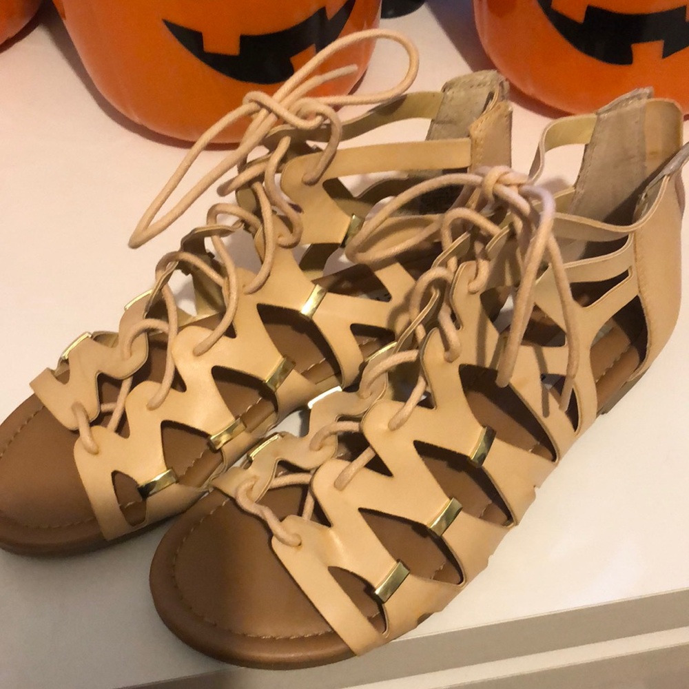 Steve Madden tan sandals